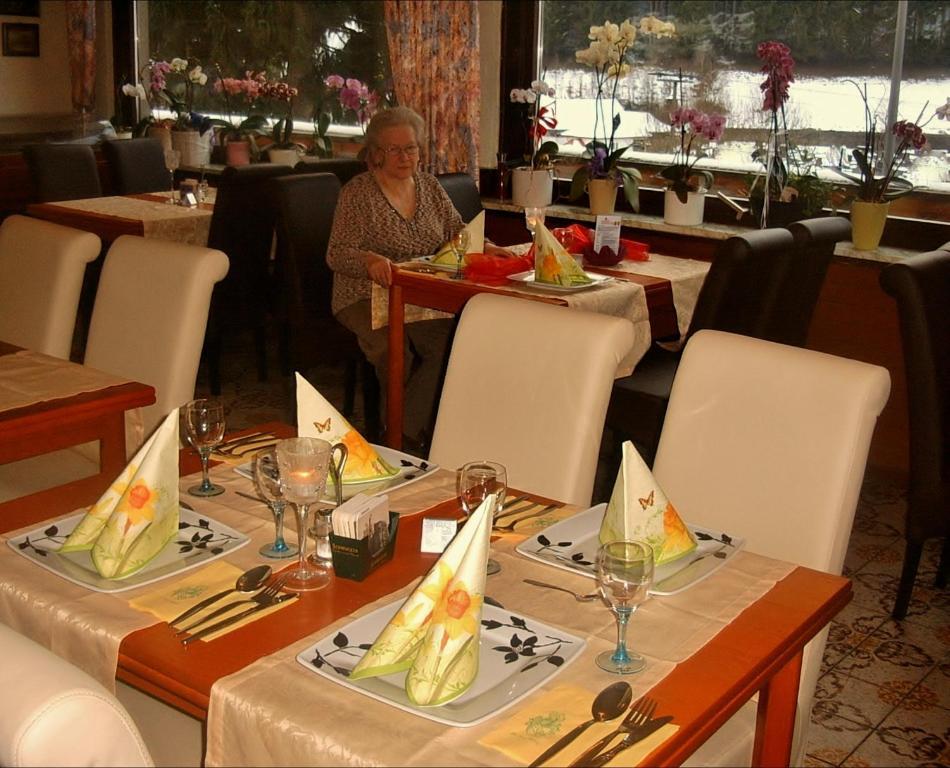 Hotel Gasthof Zur Krone Oberzent Екстериор снимка